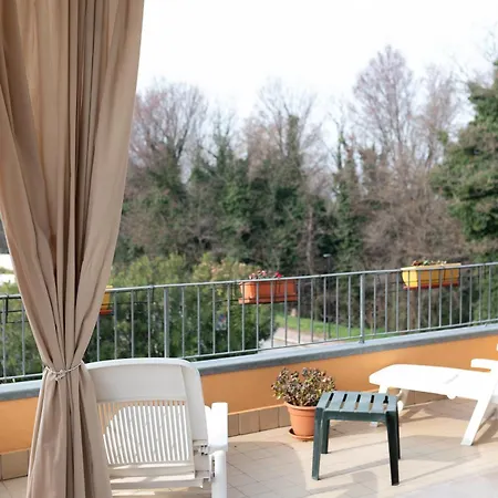 Апартаменты Terrazza Baciata Dal Sole Лацизе
