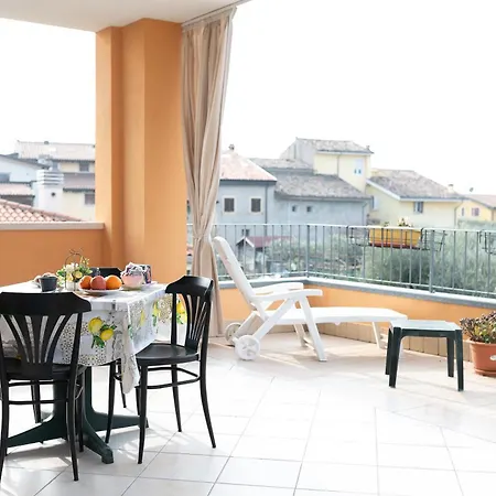 Terrazza Baciata Dal Sole דירה